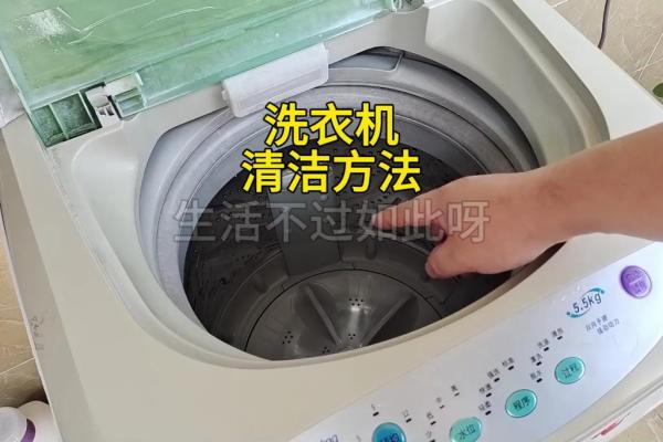 用什么擦洗家具更有效？教你选对清洁工具和方法！