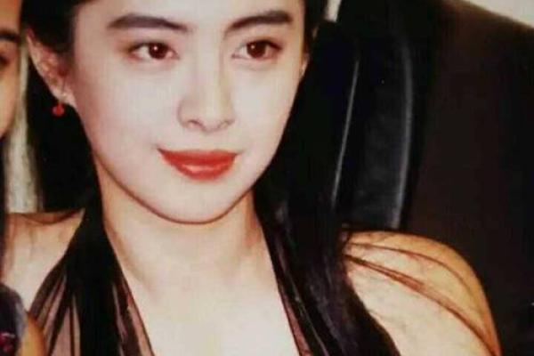 探秘面相:有美人尖的人命运如何? 探秘面相:有美人尖的人命运如何?