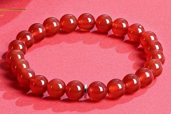 火命人的最佳手链选择:点燃你内心的热情与活力! 火命人的最佳手链选择:点燃你内心的热情与活力!